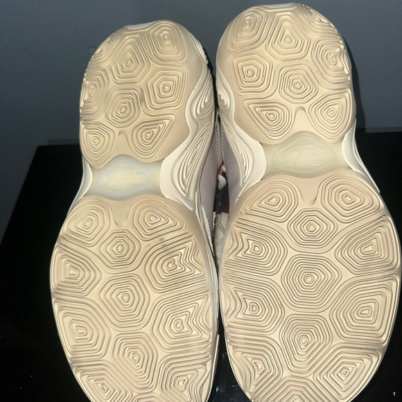 New Balance Suede Sneakers in White Tan and Pink - Picture 4 of 5